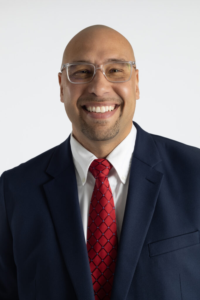 Inspirational keynote speaker motivating corporate teams