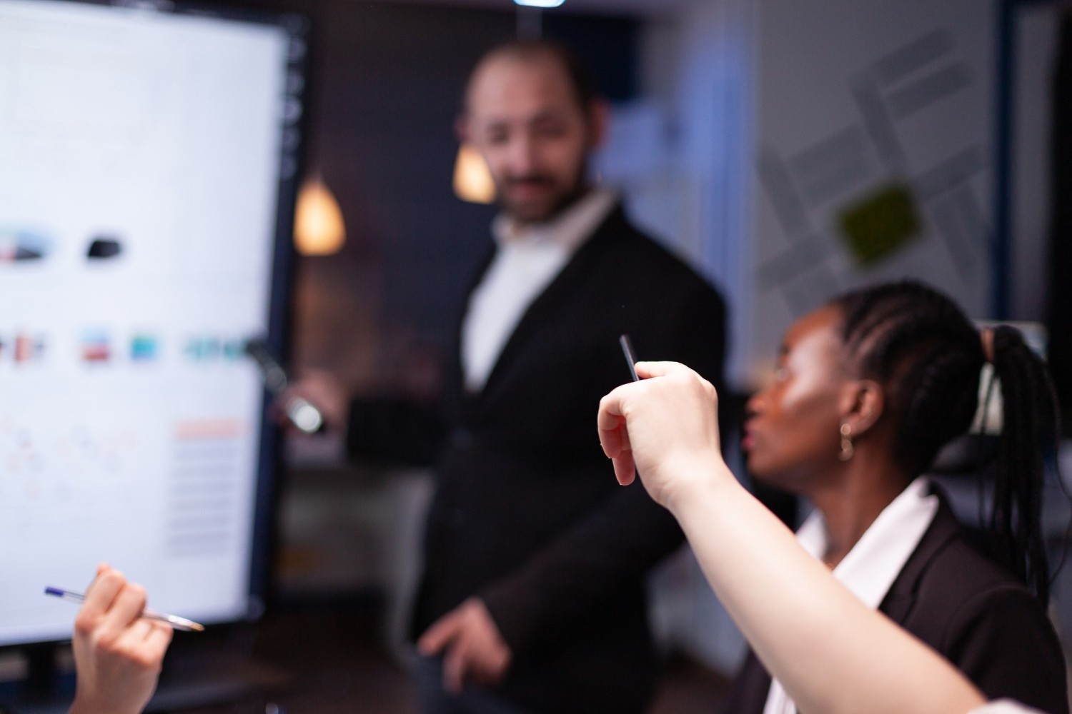Best Keynote Speakers for Business Conferences | IconEleven