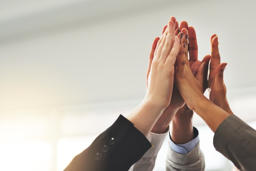 Event organizers and keynote speaker celebrating a successful conference after an impactful keynote